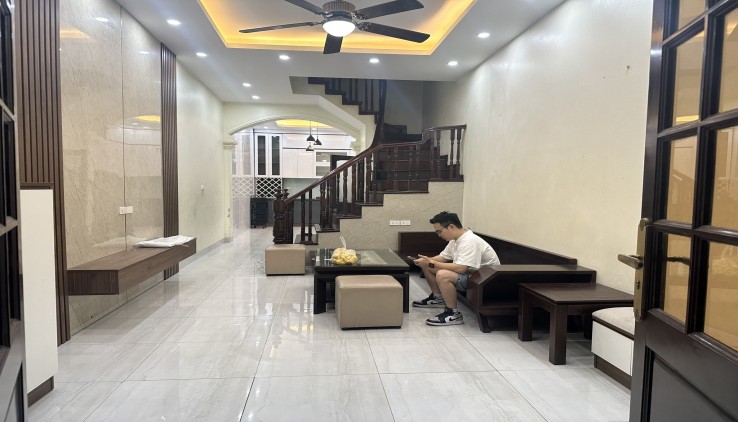 Cho thuê nhà ngõ ô tô tránh Phùng Khoang - Thanh Xuân - 50m - 5 tầng - 18 triệu 0934688687